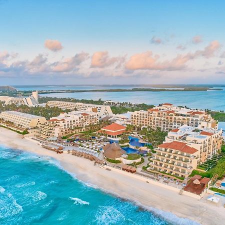 เฟียสตา อเมริกานา กอนเดซา กังกุน ออล อินคลูซีฟ Hotel แคนคูน ภายนอก รูปภาพ Aerial view of the resort