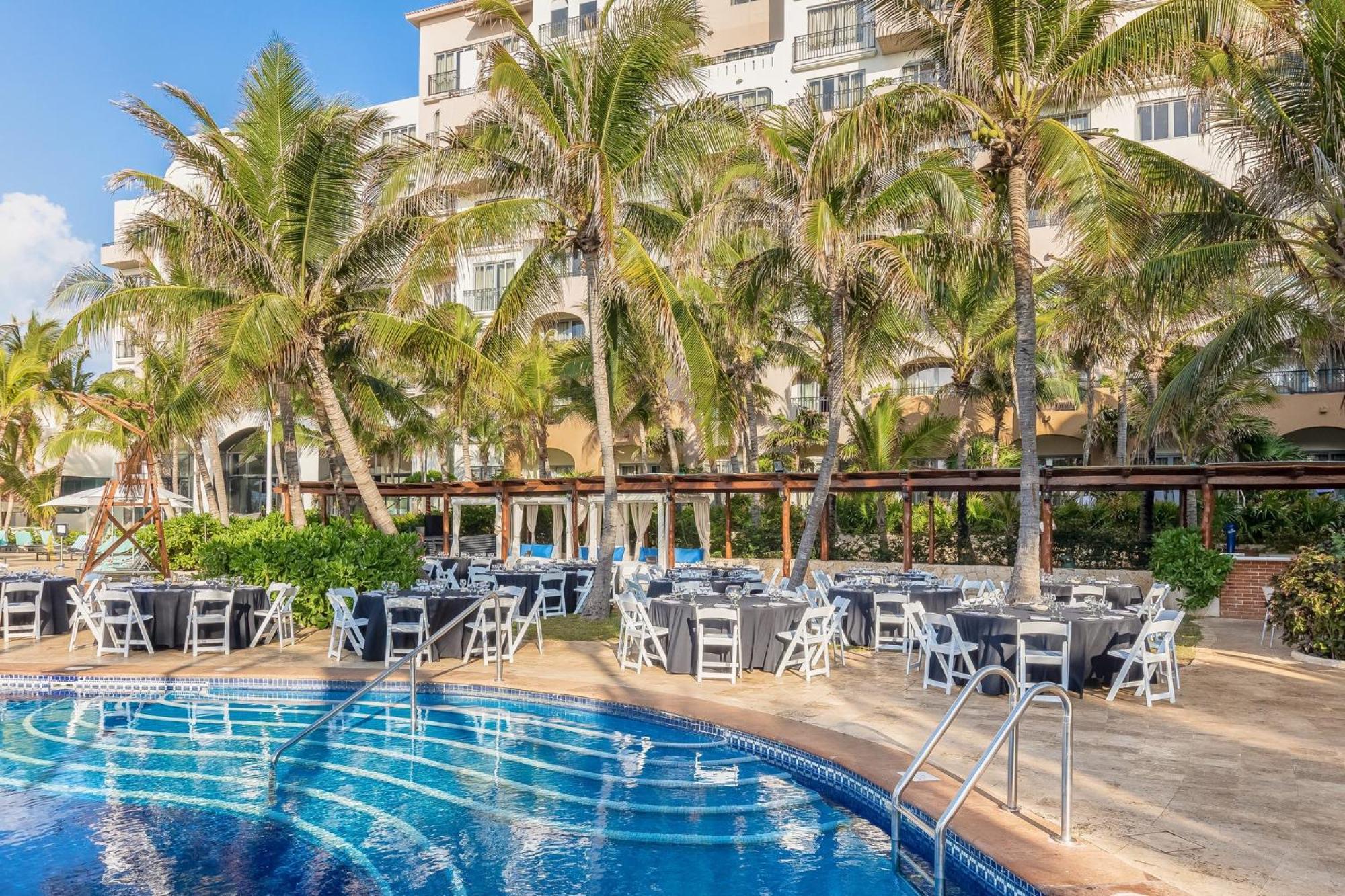 เฟียสตา อเมริกานา กอนเดซา กังกุน ออล อินคลูซีฟ Hotel แคนคูน ภายนอก รูปภาพ Pool at the hotel