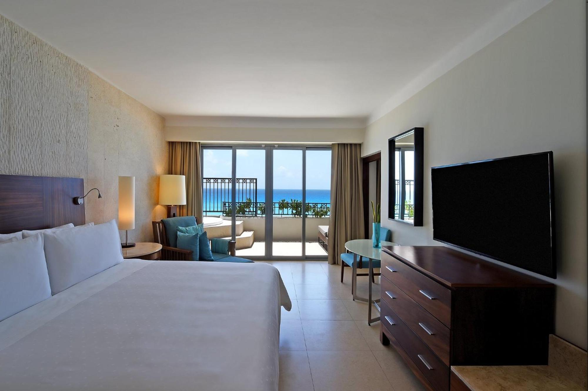 เฟียสตา อเมริกานา กอนเดซา กังกุน ออล อินคลูซีฟ Hotel แคนคูน ภายนอก รูปภาพ A guest room at the Hilton Cancun Resort