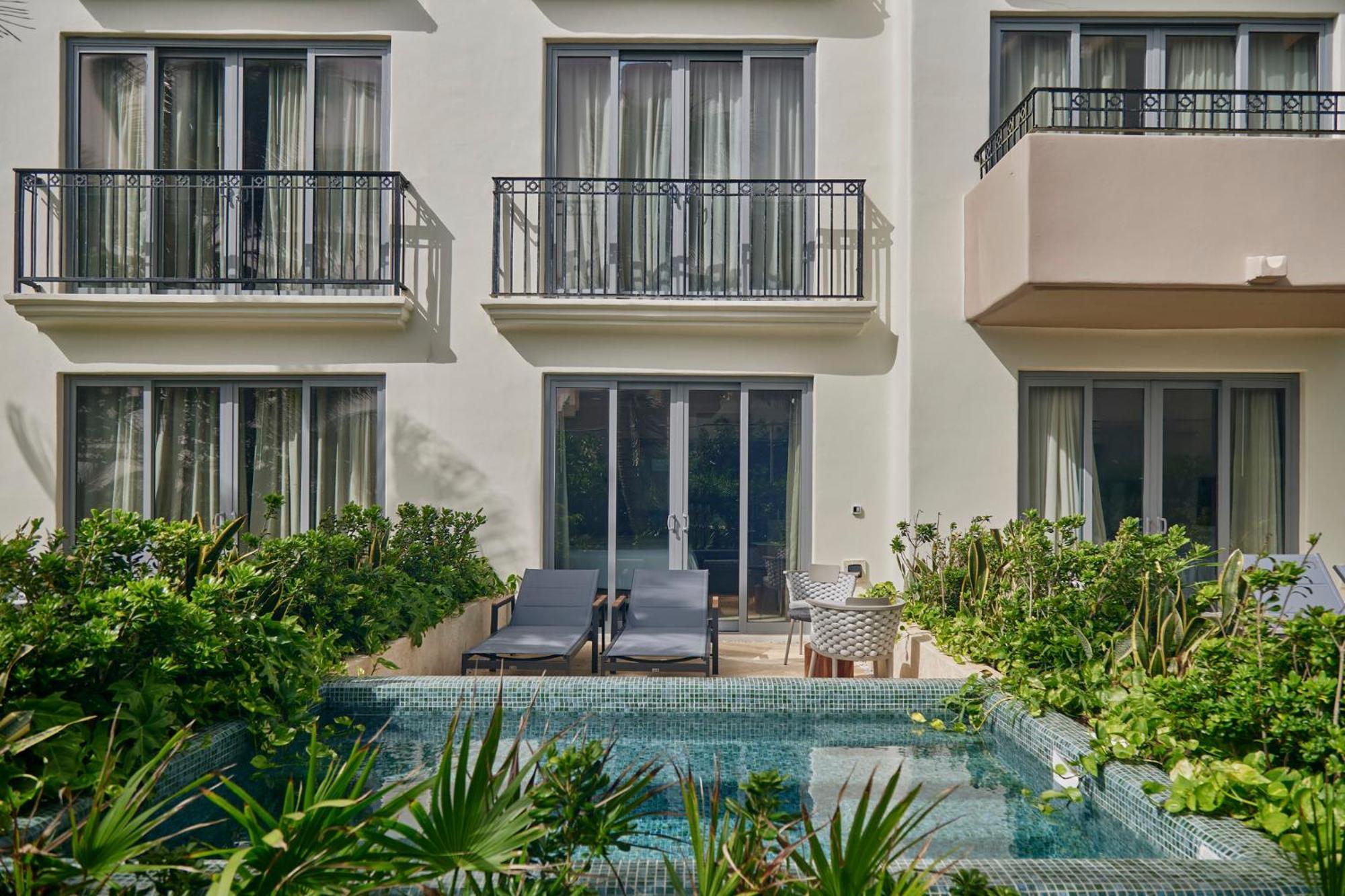 เฟียสตา อเมริกานา กอนเดซา กังกุน ออล อินคลูซีฟ Hotel แคนคูน ภายนอก รูปภาพ A swim-out room at the Grand Palladium Hotel in Cancun, Mexico